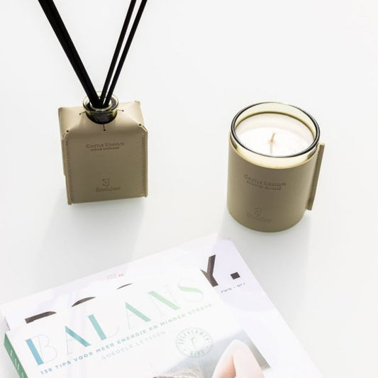 Premium leather scented candle – cactus blossom