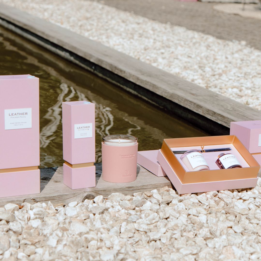 Pink leather porcelain peony candle