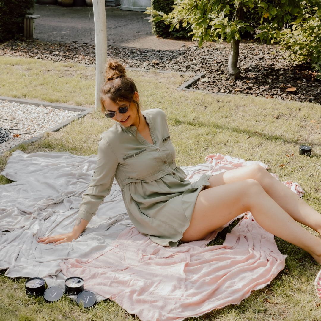 Black manifest candle 555