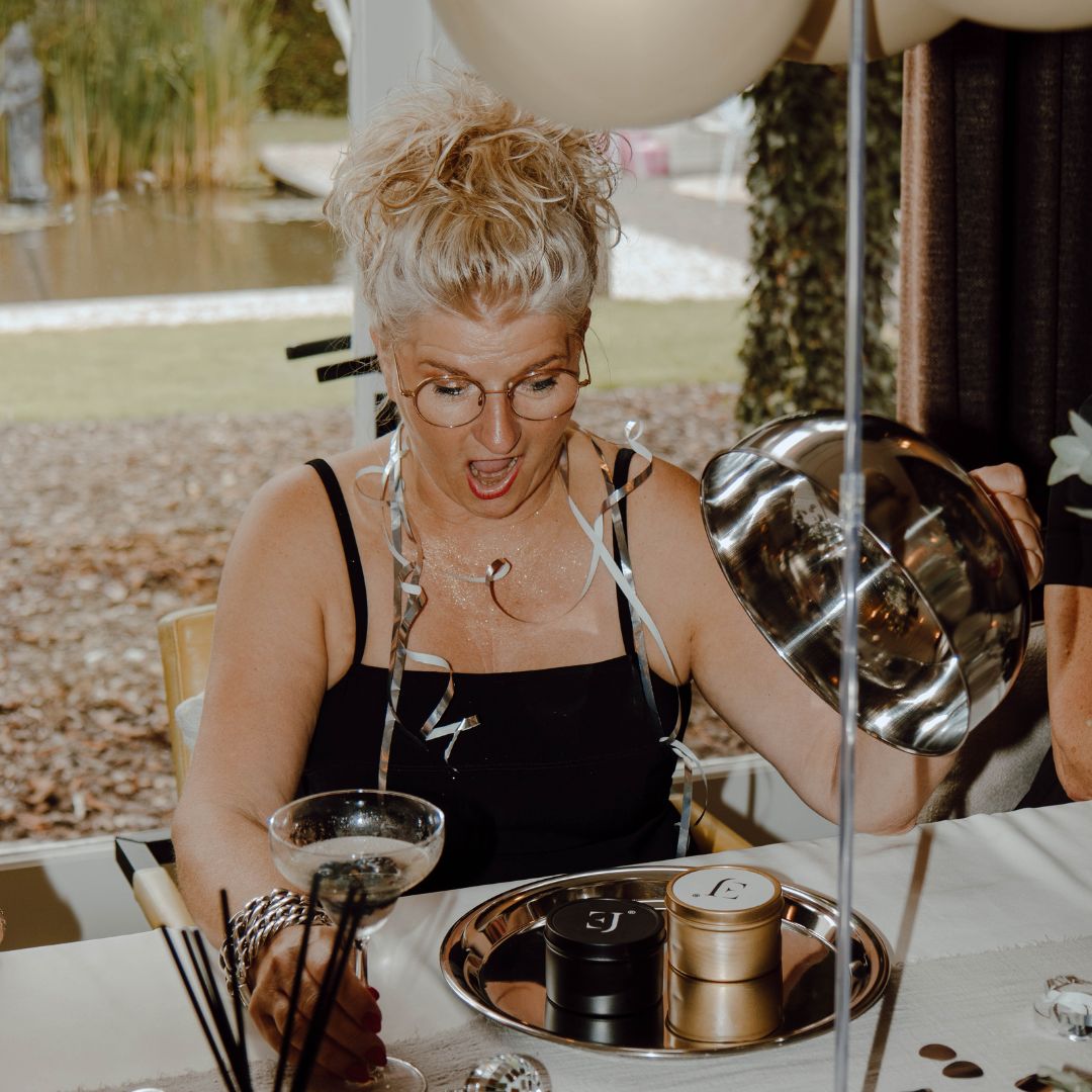 Gold manifest candle 888