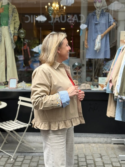 Margot – Caramel ruches jas dames